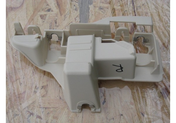 Направляюча переднього бамперу права Citroen Jumpy ,Expert ,Scudo ,2004-2006 г, 1494913080